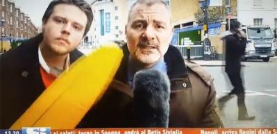 Muhabire canlı yayında eziyet