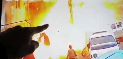 M&uuml;nbi&ccedil;'teki ABD askerlerine saldırı anı kamerada!