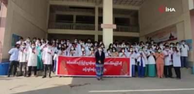 Myanmar'ın en b&uuml;y&uuml;k ikinci kentinde darbe karşıtı protesto