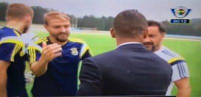 Nani, Caner'in elini havada bıraktı