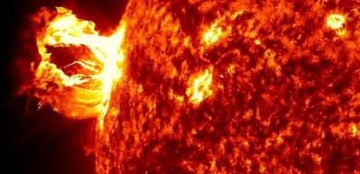 NASA en b&uuml;y&uuml;k g&uuml;neş patlamasını g&ouml;r&uuml;nt&uuml;ledi