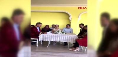 Deprem nikah anında b&ouml;yle yakaladı