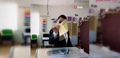 Nusret G&ouml;k&ccedil;e meşhur hareketi ile oy kullandı