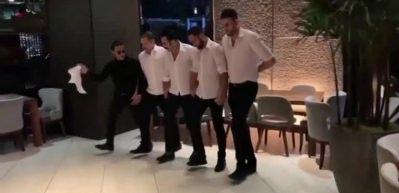 Nusret, New York'taki lokantasında halay &ccedil;ekti