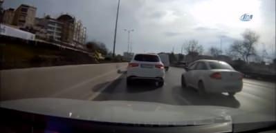 O-3 bağlantı yolunda zincirleme kaza kamerada