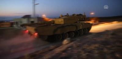 Ob&uuml;s ve tanklar İdlib sınırında