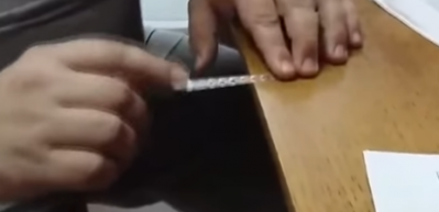 Ofiste sıkılan adam bakın ne yaptı!