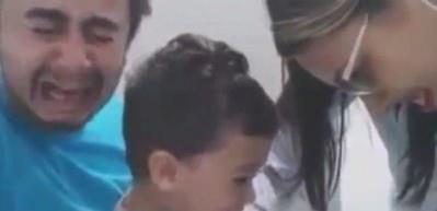 Oğlu iğne olurken ağlayan baba