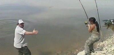 Oltasıyla 30 kiloluk balık yakaladı