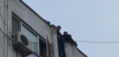 &Ouml;l&uuml;me atlarken havada kurtarıldı