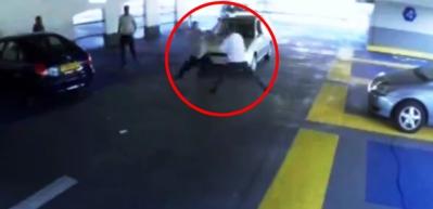 Otoparkta kaza sonrası kavga: Tek yumrukla yere serdi!