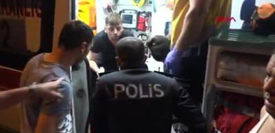&Ouml;nce kız arkadaşına saldırdı, ardından arayan giren komşusunu yaraladı