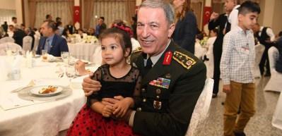 Orgeneral Akar gazilerle iftarda buluştu