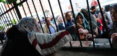 Oru&ccedil; Baba T&uuml;rbesi doldu taştı