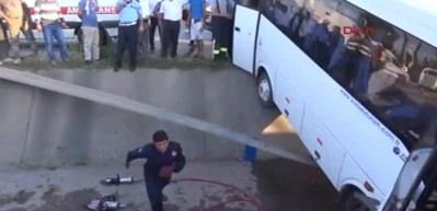  Otel servis midib&uuml;s&uuml; kanala u&ccedil;tu: 6 yaralı