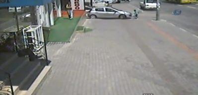 Otomobil 6 yaşındaki &ccedil;ocuğun &uuml;zerinden b&ouml;yle ge&ccedil;ti