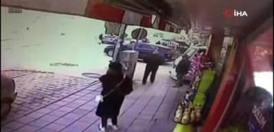 Otomobil ile elektrik bisiklet b&ouml;yle &ccedil;arpıştı!