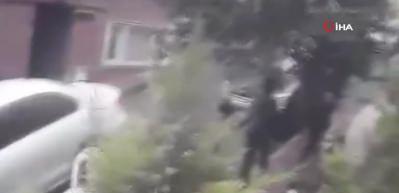 Otomobilin sokak i&ccedil;erisinde takla attığı anlar kamerada