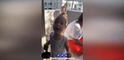 Oyuncu Pelin Akil'in ikizleri ezanı duyunca...