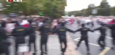 Paris'te korkutan devriye: Otomatik silahla n&ouml;bet