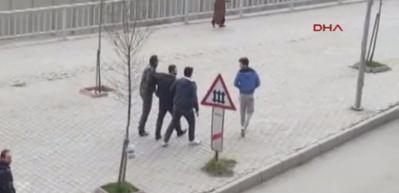  Park halindeki 5 aracın camını baltayla kırdı