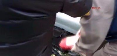  Park halindeki otomobilde &ccedil;ok sayıda silah ele ge&ccedil;irildi