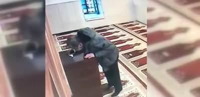 Pes dedirten görüntü! Cami kasasını özel aparatla soydu