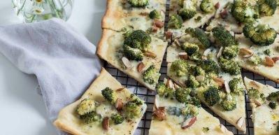 Peynirli ve brokolili pizza tarifi