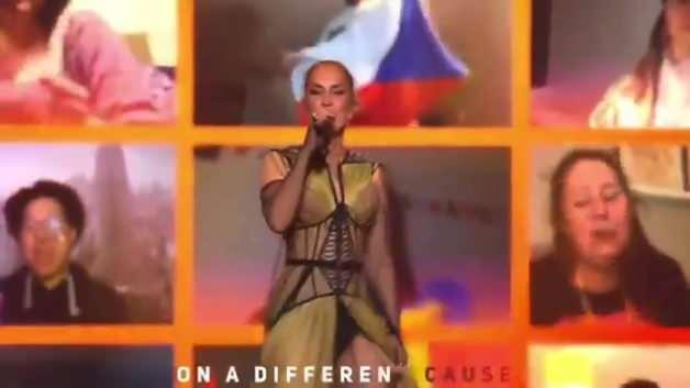 Sertab Erener 21 yıl sonra Eurovision sahnesinde tüyleri diken diken etti!