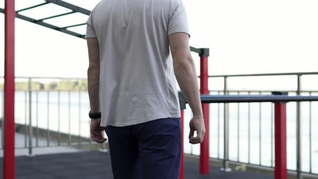 Dinlenince artan bel ağrısına dikkat! Gen&ccedil;leri tehdit eden sinsi hastalık: Ankilozan Spondilit