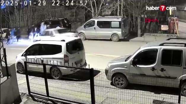 Ankara’da otomobilin öğrencilerin arasına daldığı kaza kamerada: 2 yaralı