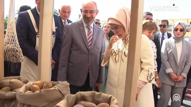 Nevşehir'de Türk Mutfağı Haftası'na katılan Emine Erdoğan yoğurt mayaladı