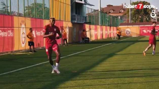 Galatasaray’da Osimhen çılgınlığı! Maaş teklifi dudak uçuklattı Galatasaray’da Osimhen çılgınlığı! Maaş teklifi dudak uçuklattı