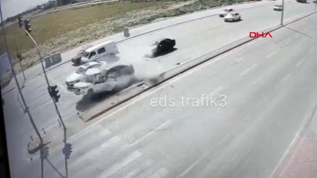 Konya’da cinayet gibi kaza! Korkunç görüntü kamerada, ışıkta bekleyen sürücü canından oldu