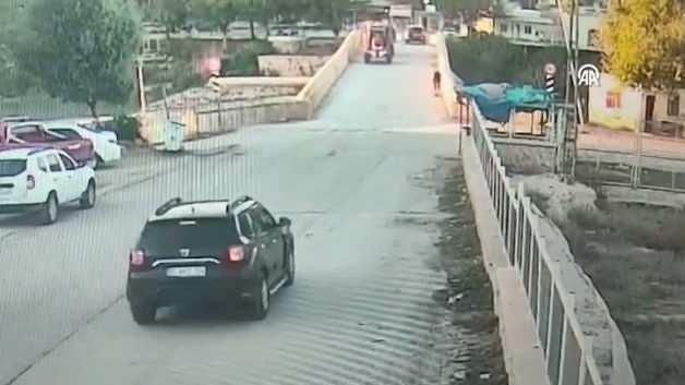 Adana’da feci kaza! Traktörden ayrılan römorkun çarptığı kişi öldü