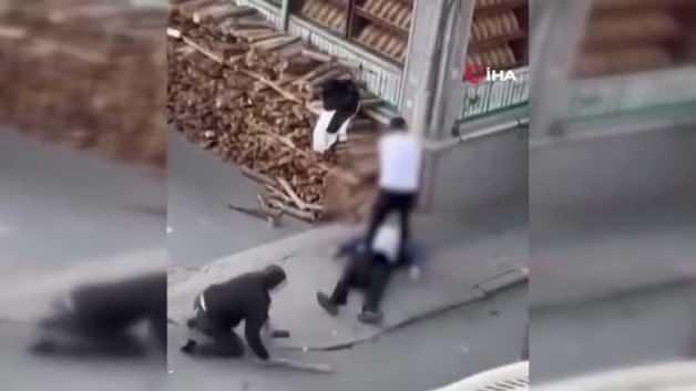 İki grup arasında bıçaklı sopalı kavga mahalleyi karıştırdı