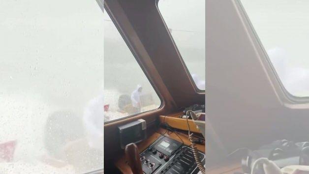 Şarkıcı Bengü, Ege Denizi'nde hortuma yakalandı! Korku dolu anlar kamerada