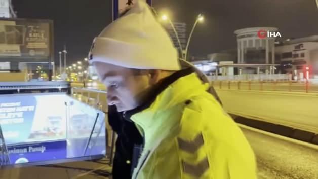 Şaka gibi! Ehliyetsiz sürücünün otomobilini almaya gelen şahısta da ehliyet çıkmadı