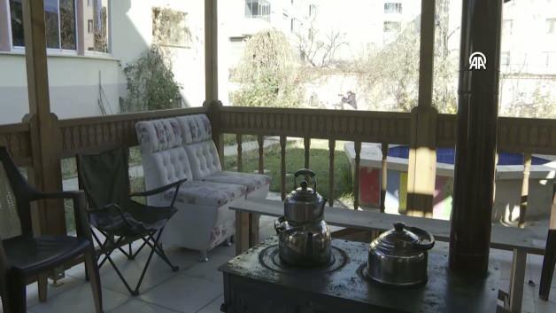 Emekli Doktor Yakup İşleyen, Oltu taşını ahşap oymacılığıyla sanata dönüştürüyor