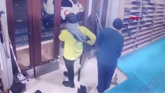 Sultangazi’de camiye dadanan hırsız cemaati mağdur etti