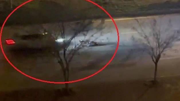 Antalya'da &ouml;ğretmenin inanılmaz &ouml;l&uuml;m&uuml; kamerada! Eşiyle tartışıp yere d&uuml;şt&uuml;, yardım beklerken dehşet yaşandı...