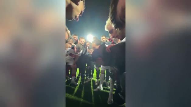 Kaptan tüm takımı orta sahaya topladı! Hakan Çalhanoğlu’ndan tarihi konuşma