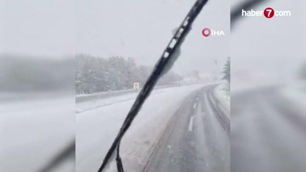 Ankara’da nisan sürprizi: Yüksek kesimlere kar yağdı