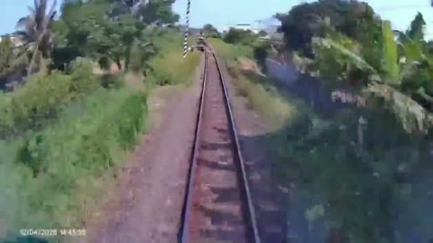  Vietnam'da feci tren kazası: 10 yaşındaki &ccedil;ocuk feci şekilde can verdi