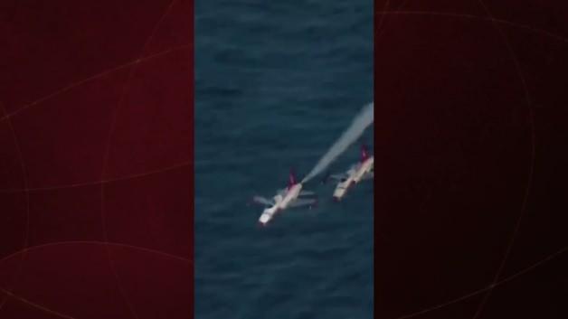 G&ouml;ky&uuml;z&uuml;nde &ccedil;elik kanatların muazzam dansı: T&uuml;rk Yıldızları mest etti