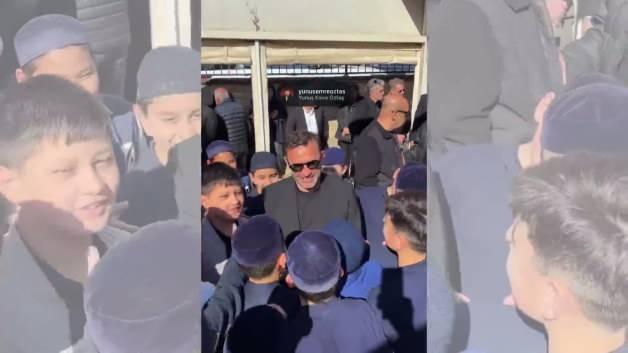 Okan Buruk, derbi &ouml;ncesi Kur'an kursu &ouml;ğrencilerinden dua istedi