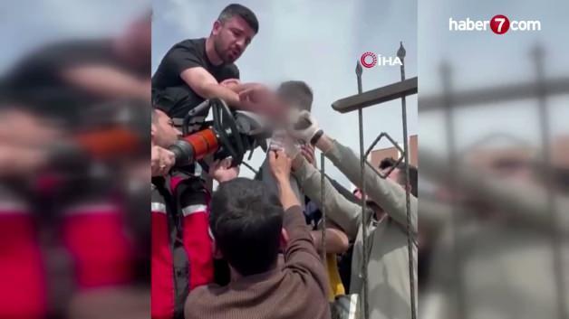 Diyarbakır’da demir korkuluk, küçük çocuğun koluna saplandı