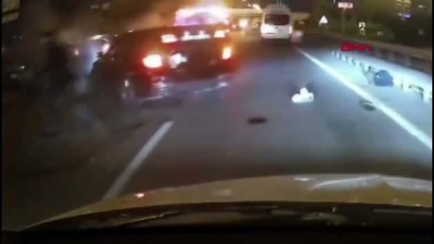 Maltepe’de dört araç birbirine girdi: Kaza anı kamerada