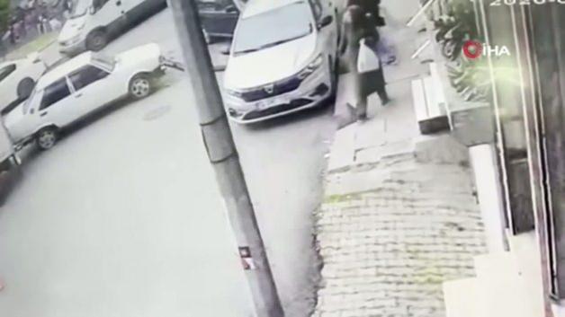 Bağcılar’da park halindeyken freni boşalan kamyon 8 araca çarptı; kaza kamerada