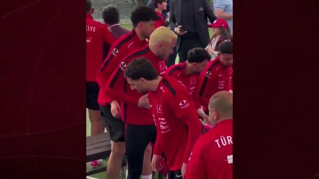 Galatasaraylı Barış Alper Yılmaz milli takım kampındaki yeni imajıyla dikkat çekti